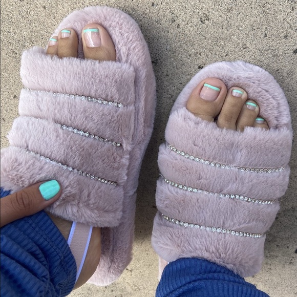 🔥Fluff puff Fur Slippers Pink Ships🔥 - Picture 2 of 4